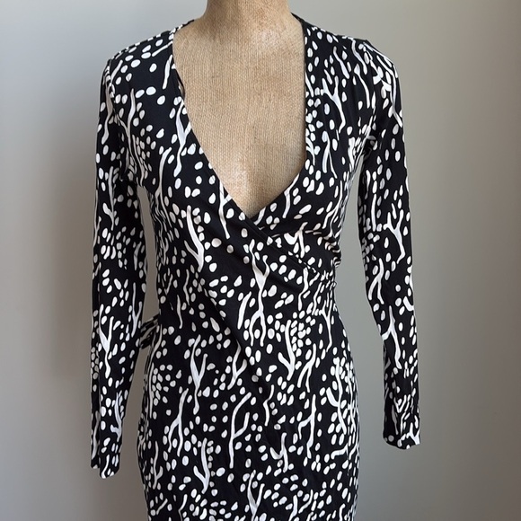 NWOT DVF X Target Long Sleeve Midi Sea Spots Black Wrap Dress Size XS - Picture 6 of 6